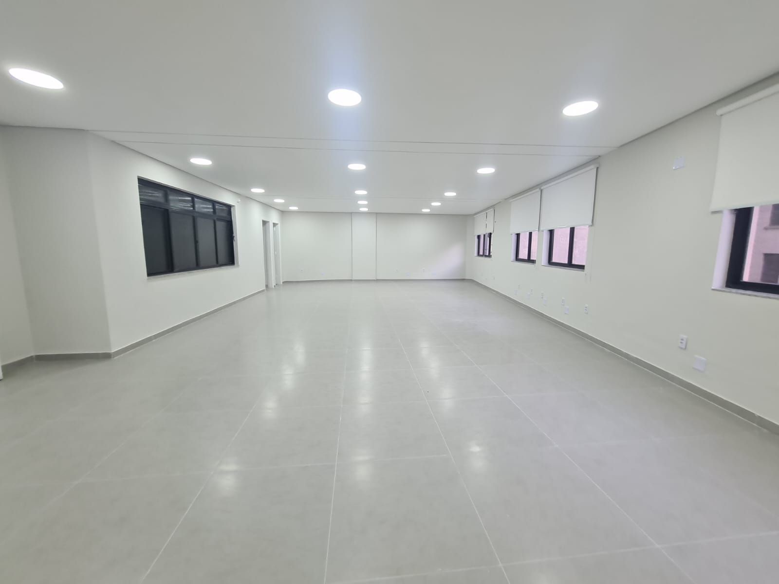Conjunto Comercial no Centro — miniatura 2