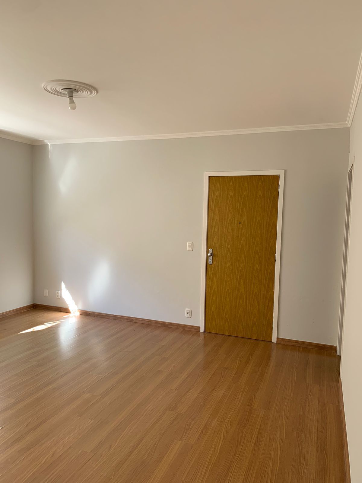 Apartamento à venda com 2 quartos, 67m² - Foto 2