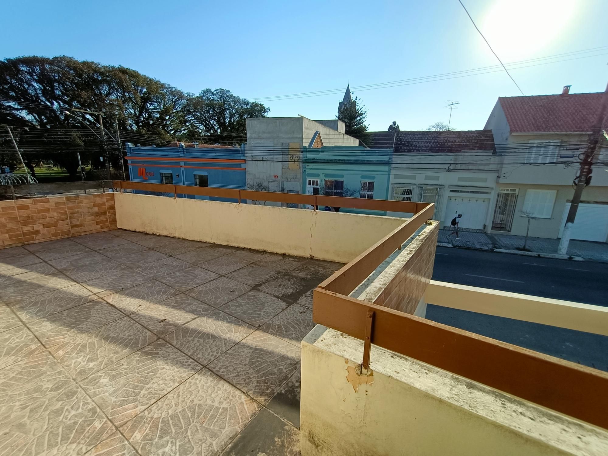 Casa à venda com 4 quartos, 254m² - Foto 2