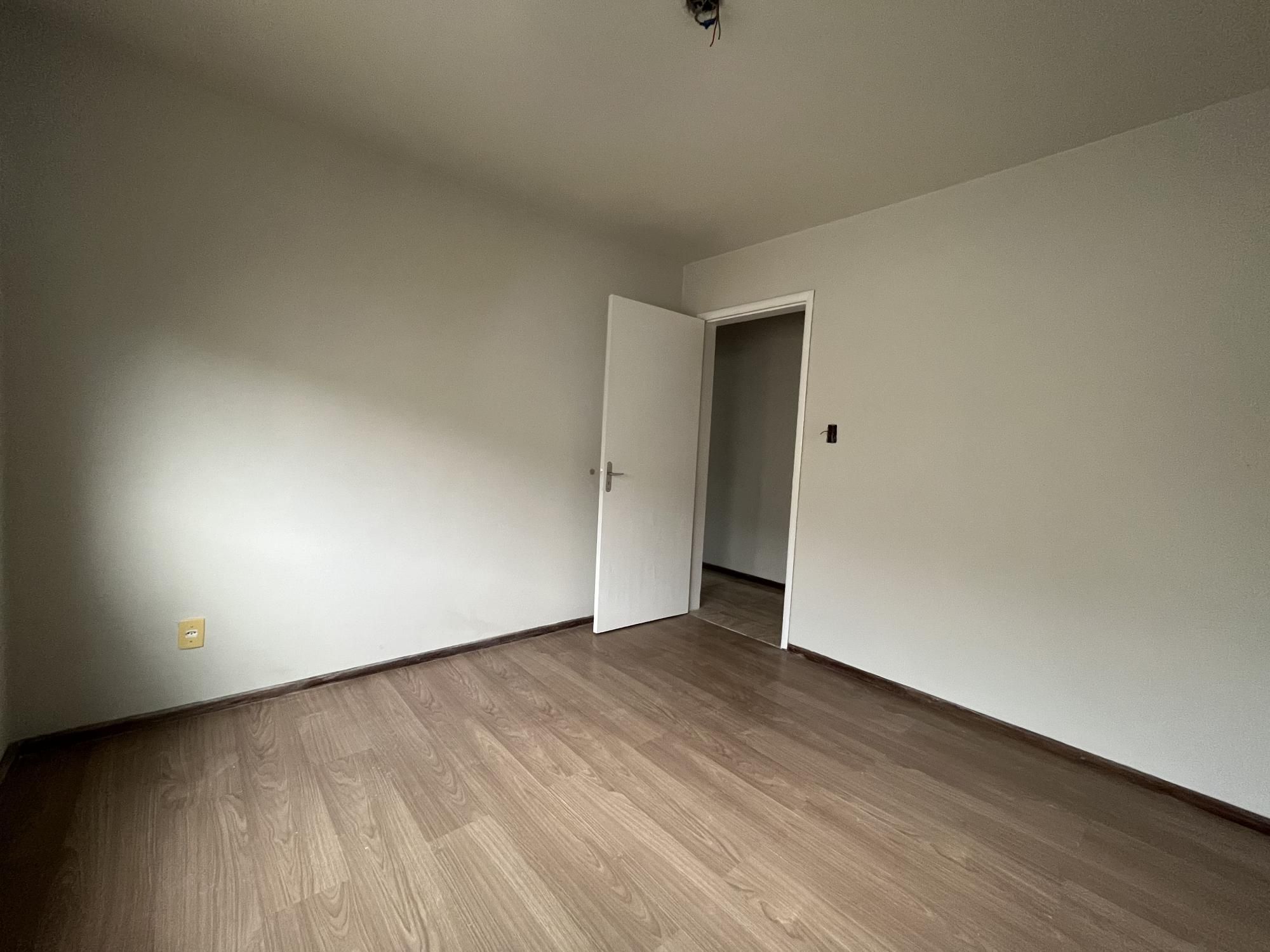 Apartamento à venda com 2 quartos, 75m² - Foto 4