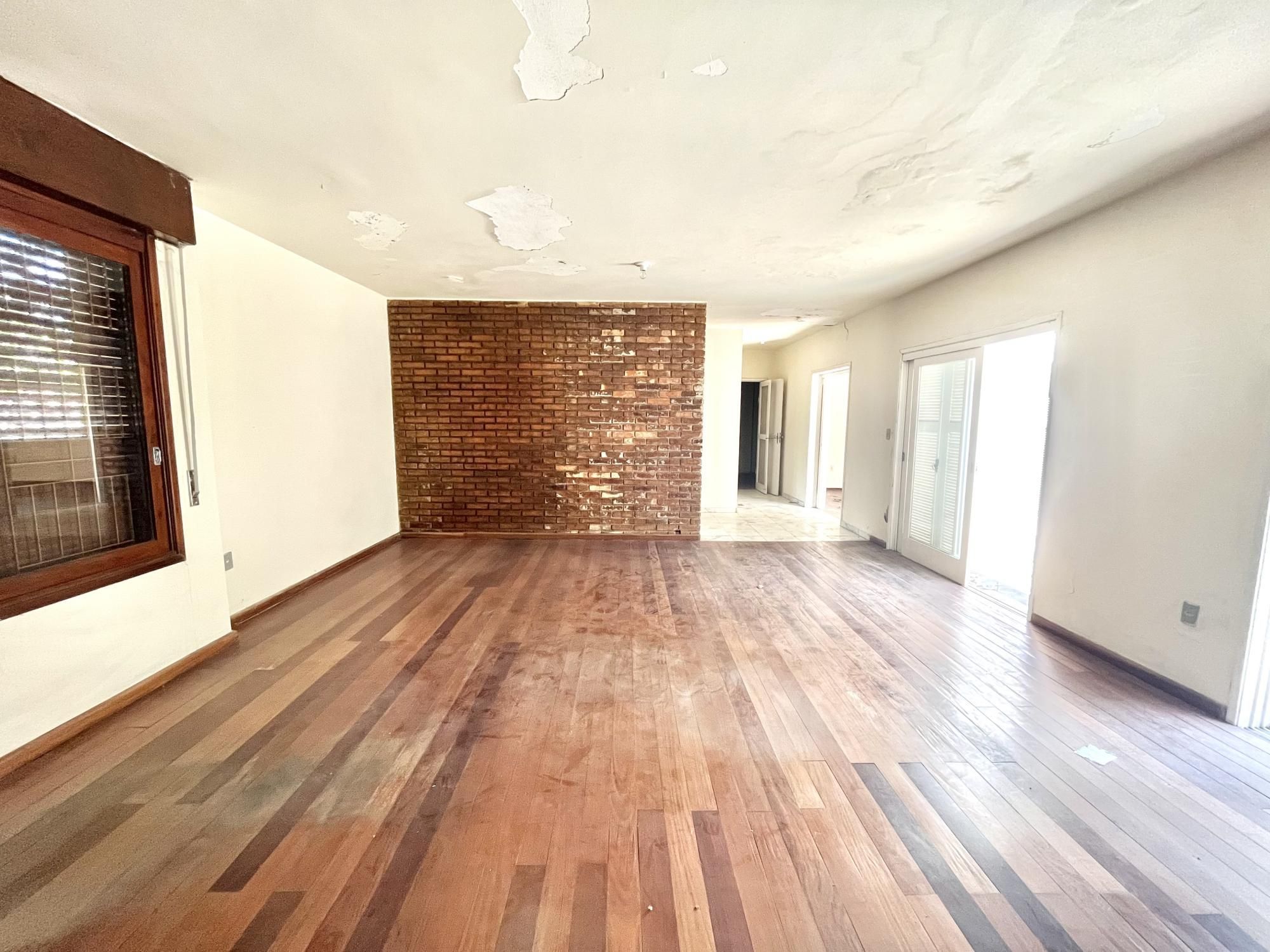 Casa à venda com 3 quartos, 216m² - Foto 3