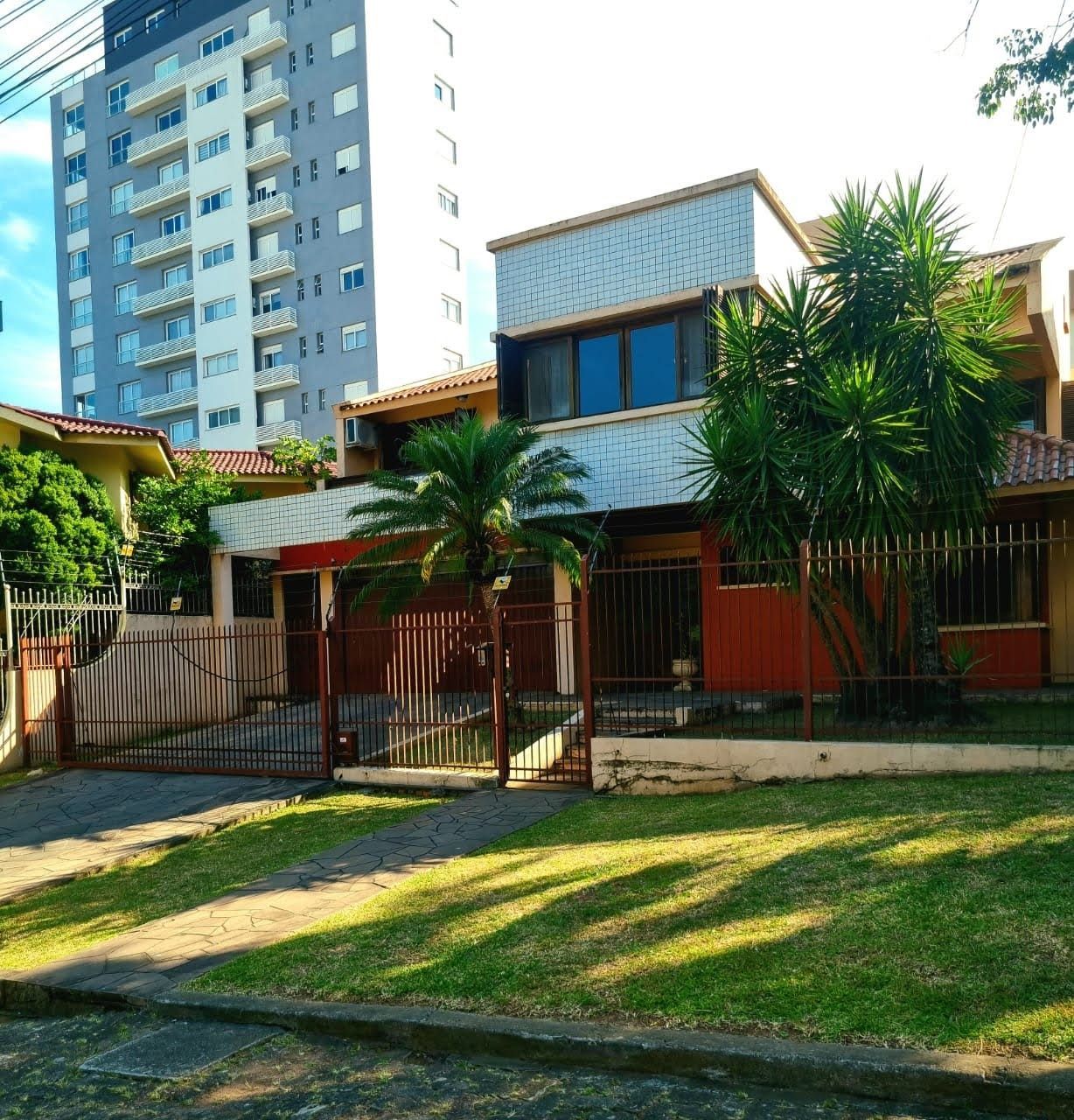 Casa à venda com 4 quartos, 363m² - Foto 2