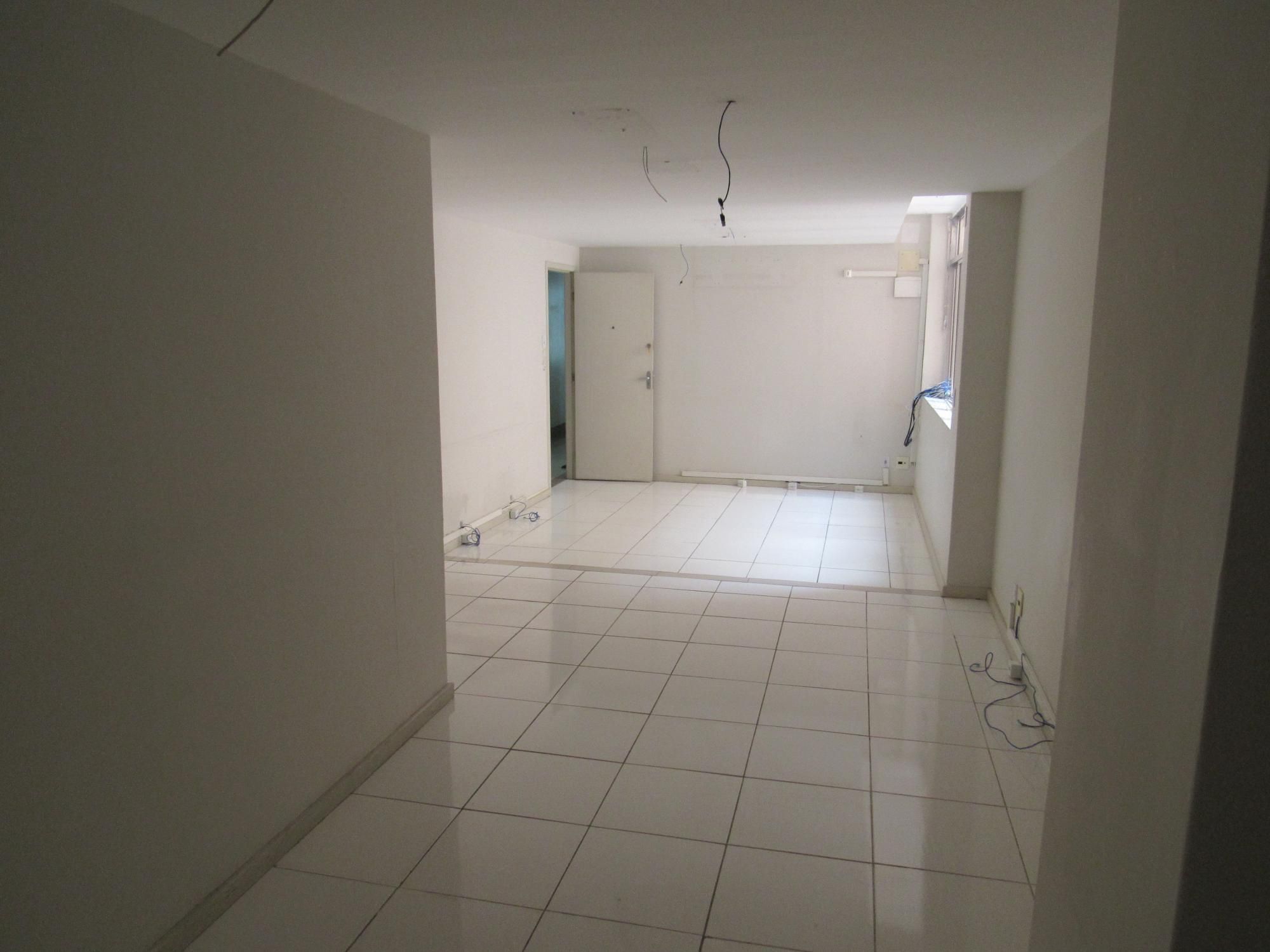 Conjunto Comercial-Sala para alugar com 1 quarto, 31m² - Foto 4