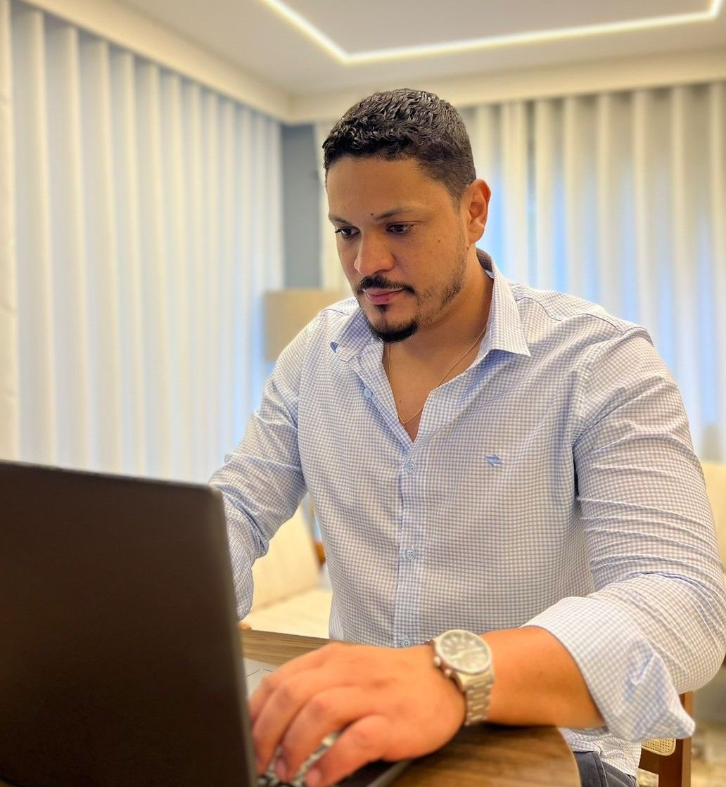 Lucas Cezar - Corretor