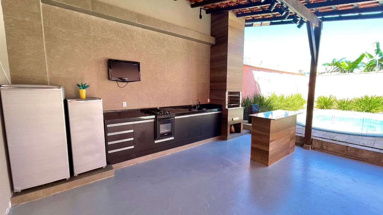 Casa, 3 quartos, 200 m² - Foto 1