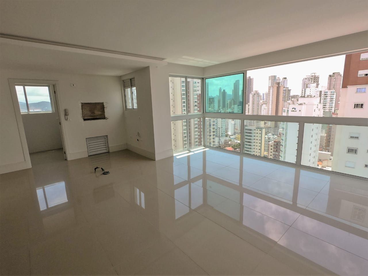 Apartamento à venda com 3 quartos, 117m² - Foto 2