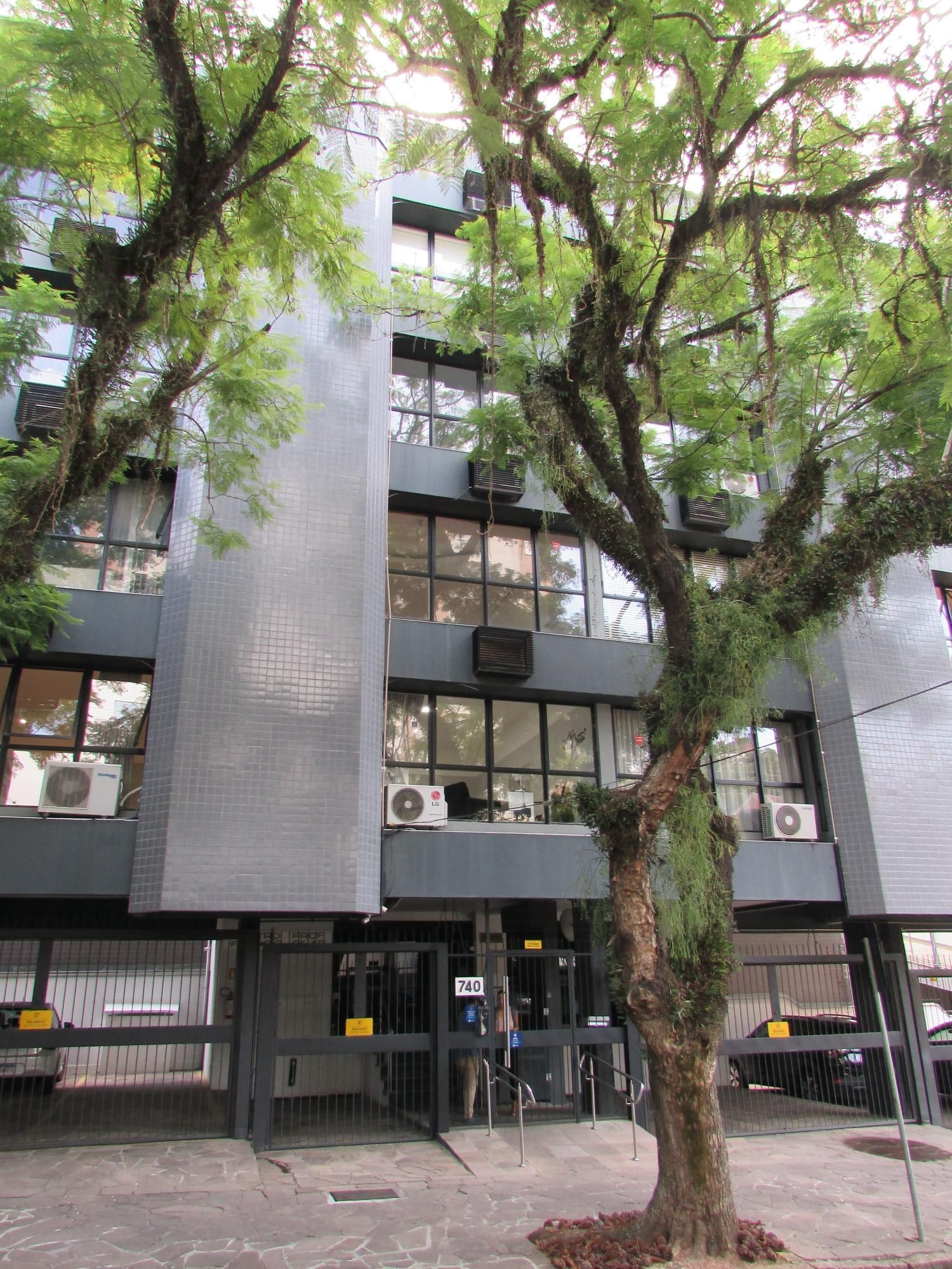 Conjunto Comercial com Garagem no 5º Andar – Venda ou Locação