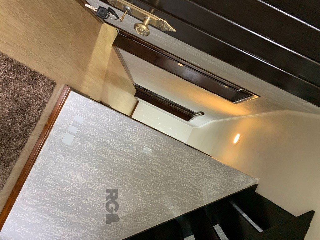Casa sobrado com 03 dormitórios e garagem para 3 carros na cidade de Nova Petrópolis