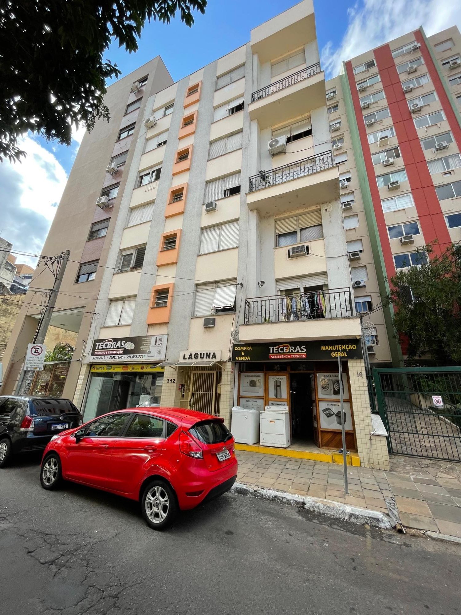 Sol e Conforto no Coração Histórico: Seu Novo Refúgio com 49m²!