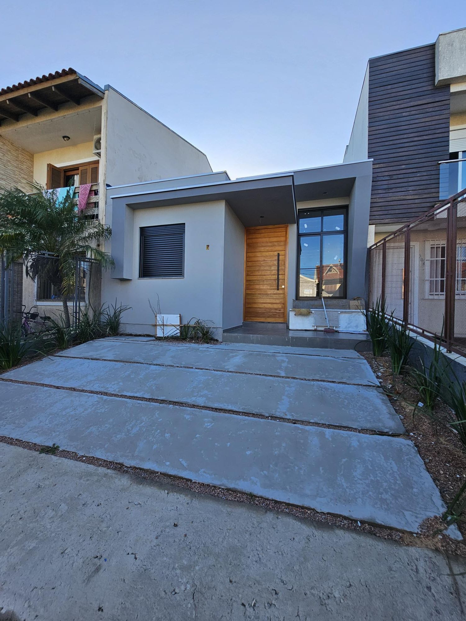 Casa à venda com 80m², 3 quartos, 1 suíte, 2 vagas no bairro Hípica em Porto Alegre