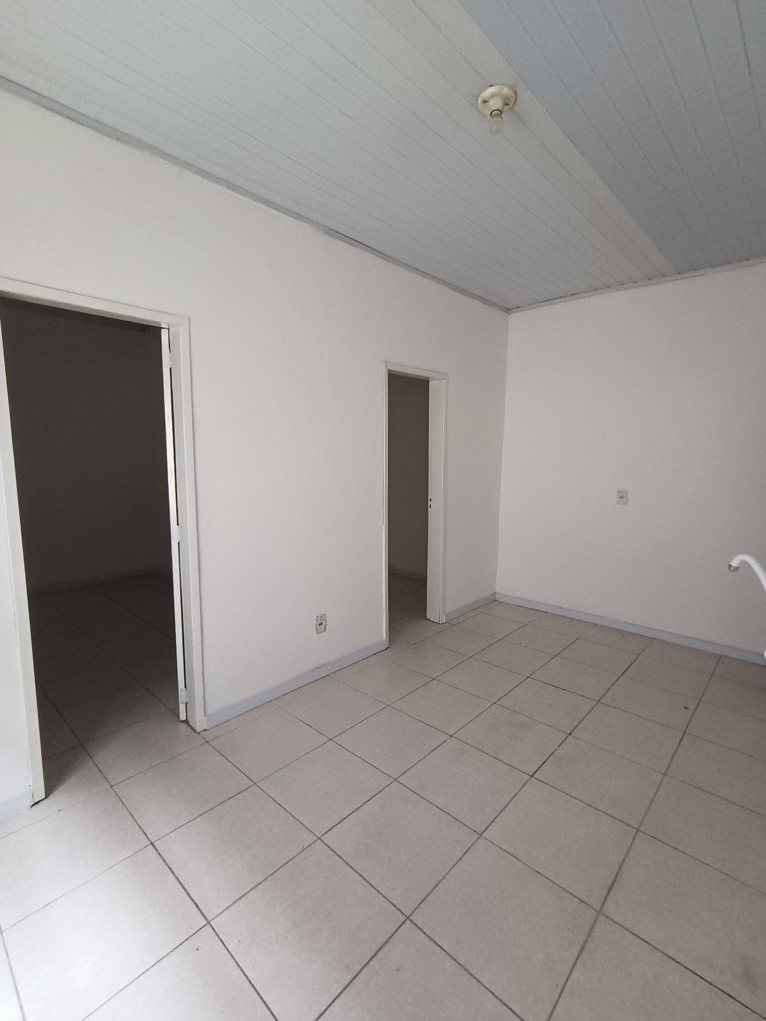 Casa, 2 quartos, para alugar, 40 m², Vila Parque Brasília - Cachoeirinha — foto 2