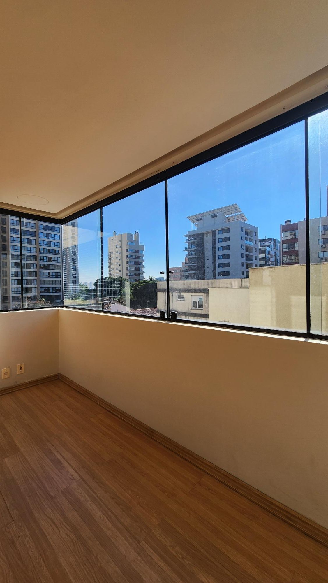 Apartamento à venda com 103m², 3 quartos, 1 suíte, 2 vagas no bairro Petrópolis em Porto Alegre