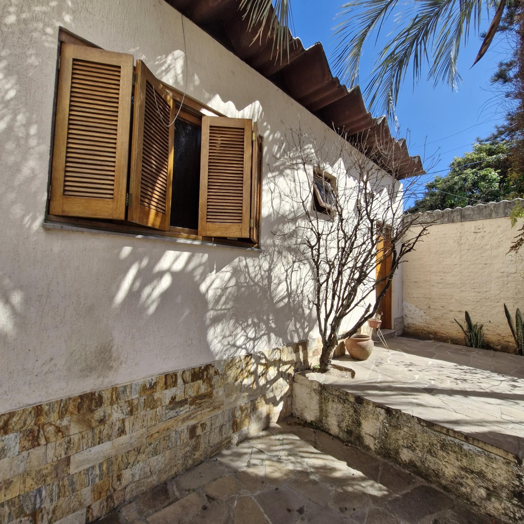 Casa à venda com 4 quartos, 210m² - Foto 1