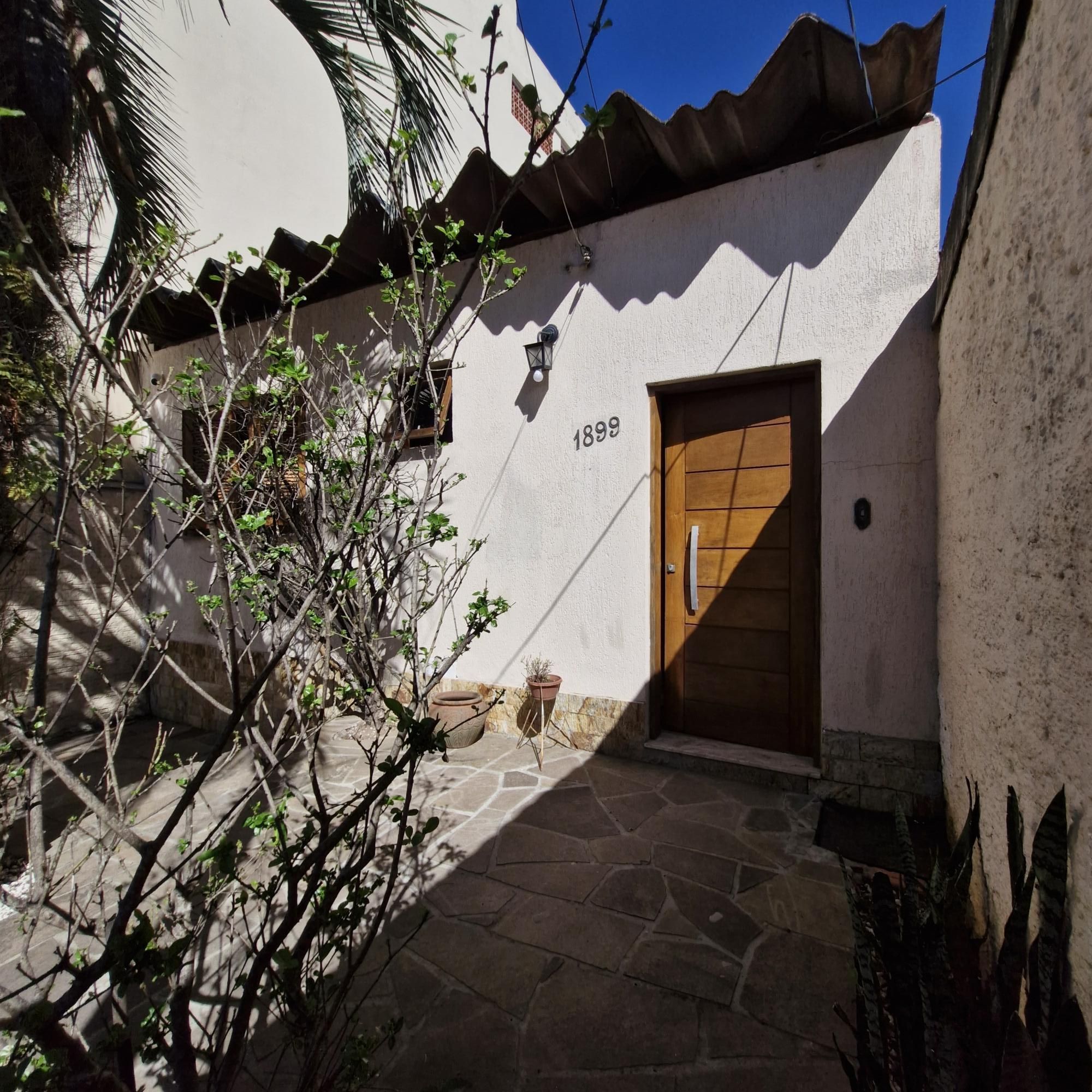 Casa à venda com 4 quartos, 210m² - Foto 2