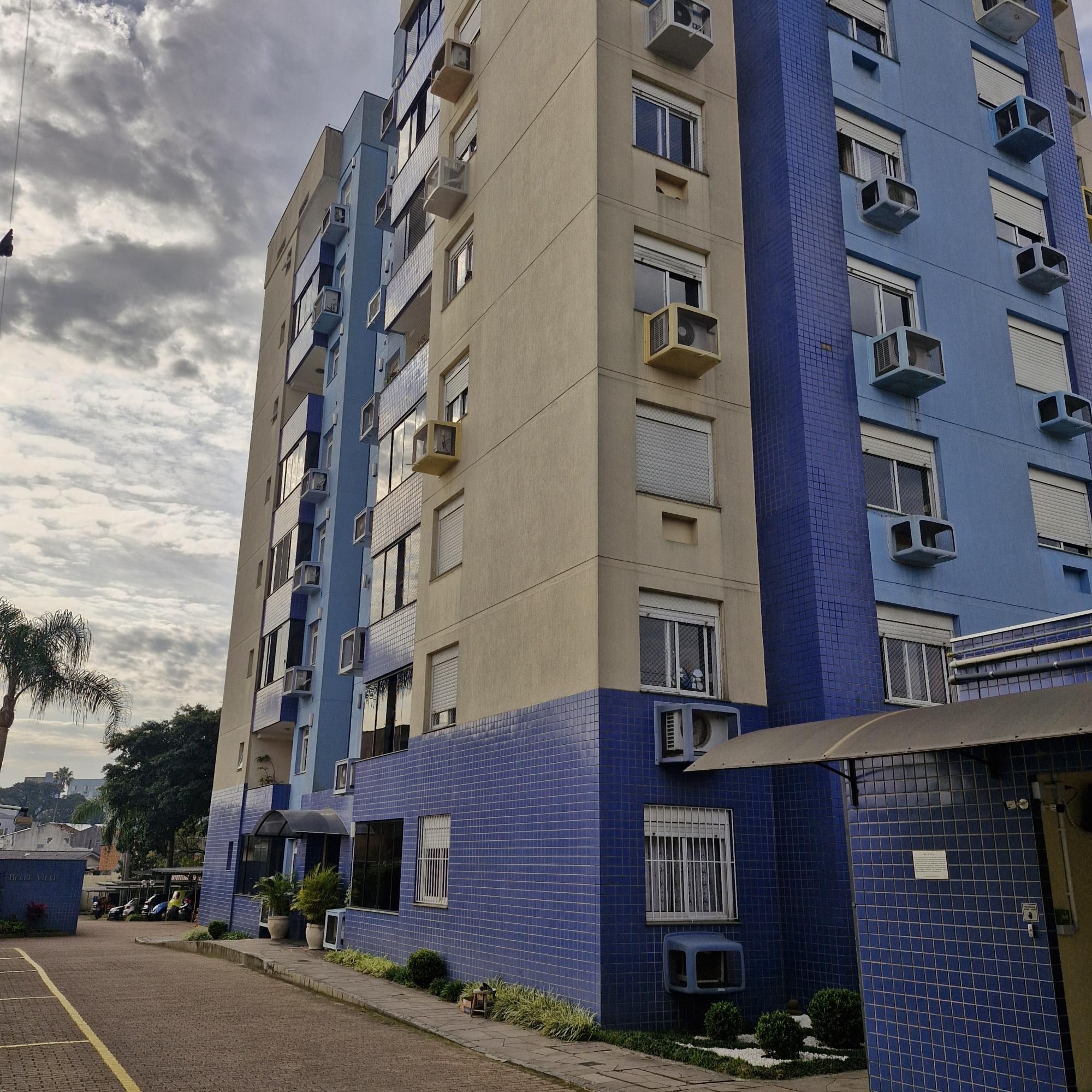 Apartamento à venda com 71m², 3 quartos, 1 suíte, 1 vaga no bairro Cavalhada em Porto Alegre