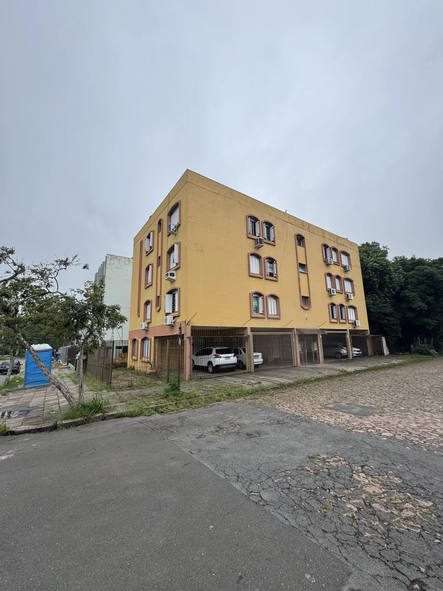 Apartamento à venda com 86m², 2 quartos, 1 vaga no bairro Partenon em Porto Alegre