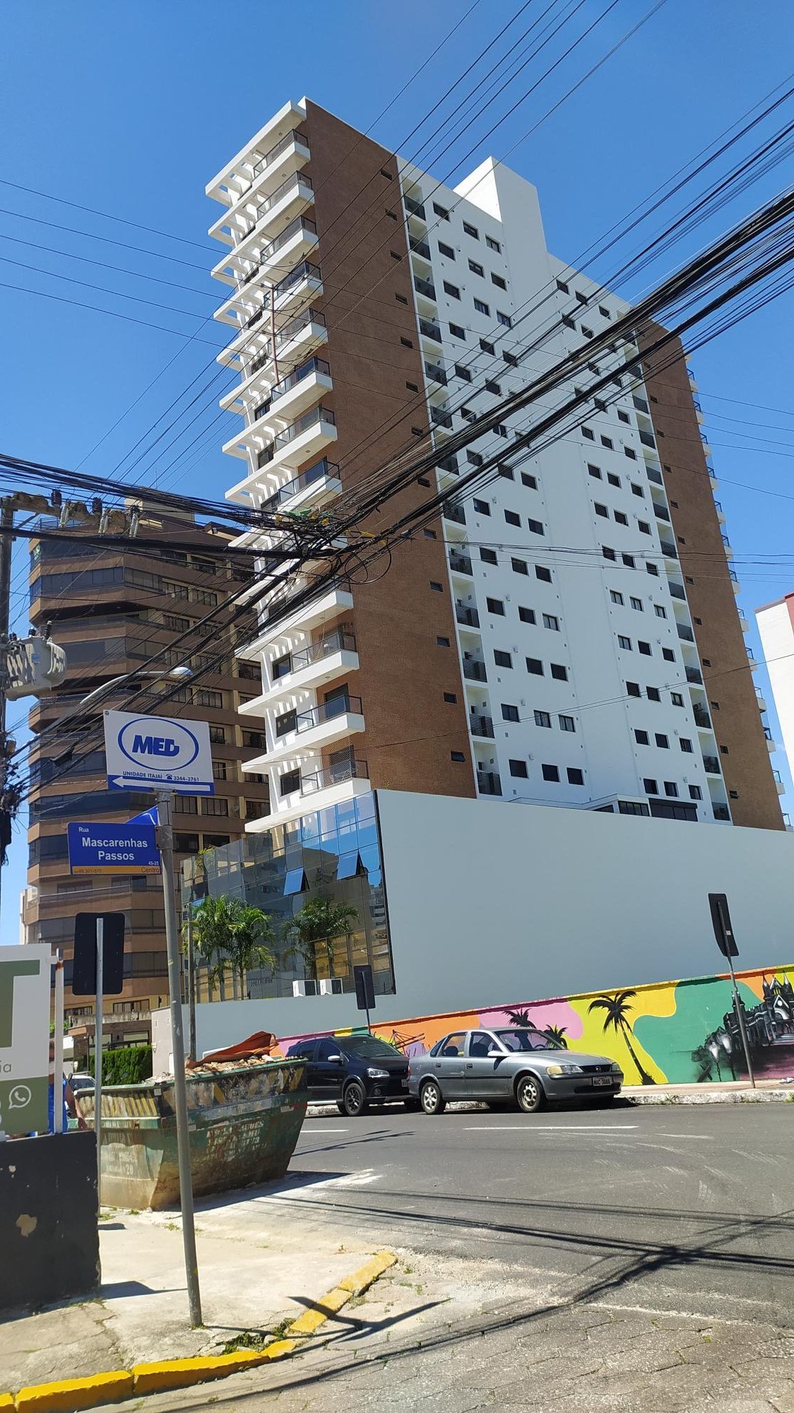 Apartamento à venda com 3 quartos, 146m² - Foto 2