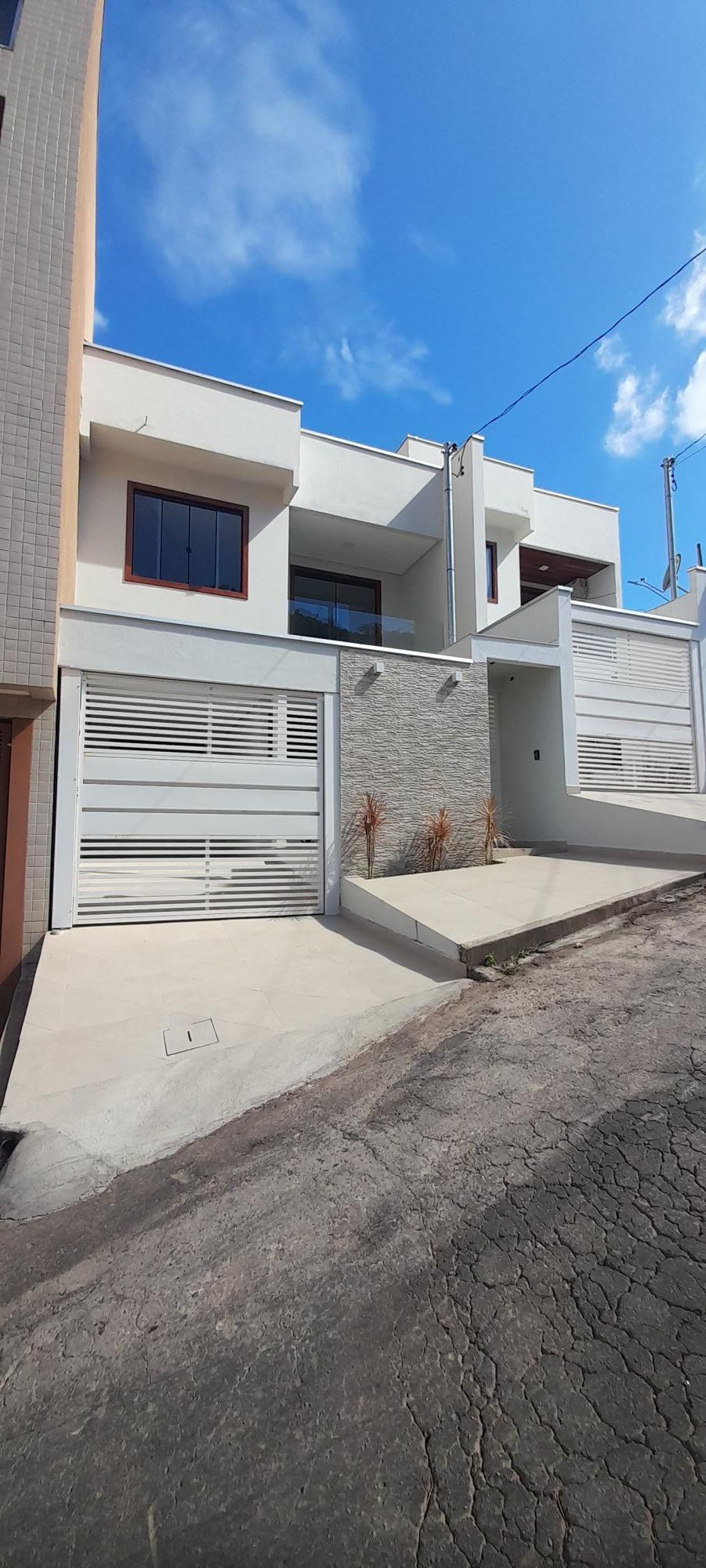 Casa à venda e aluguel com 3 quartos, 205m² - Foto 1